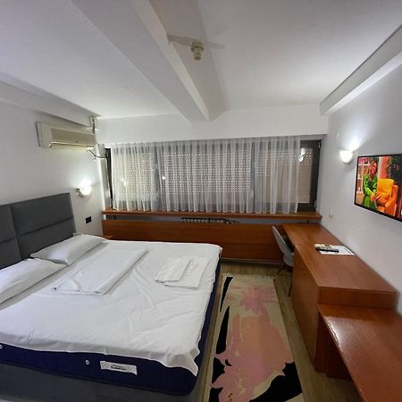 Hotel Square Скоп'є Екстер'єр фото
