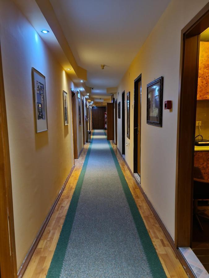 Hotel Square Скоп'є Екстер'єр фото