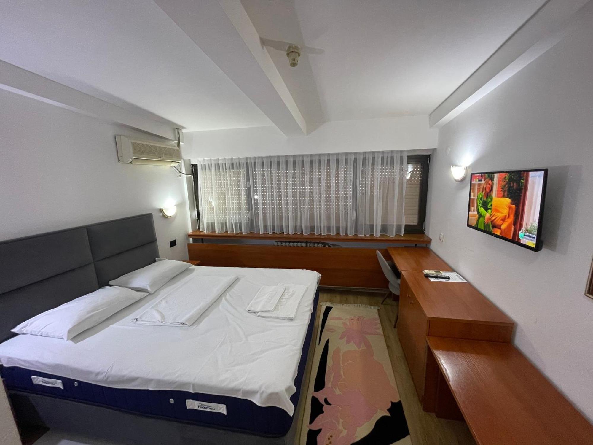 Hotel Square Скоп'є Екстер'єр фото