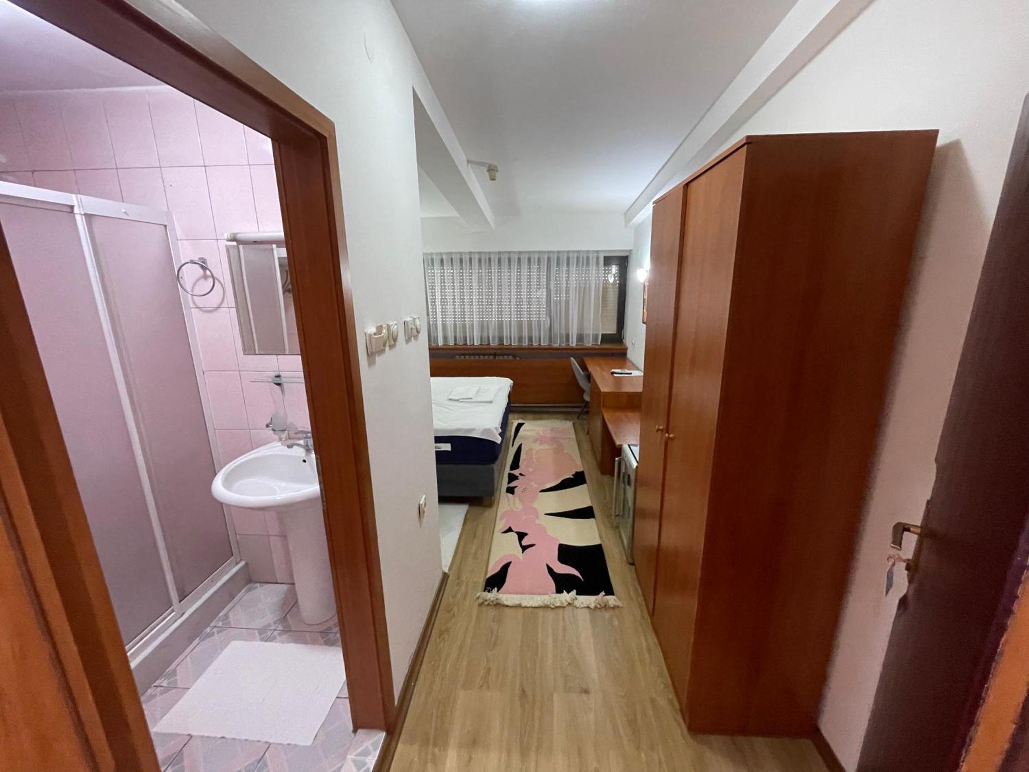 Hotel Square Скоп'є Екстер'єр фото