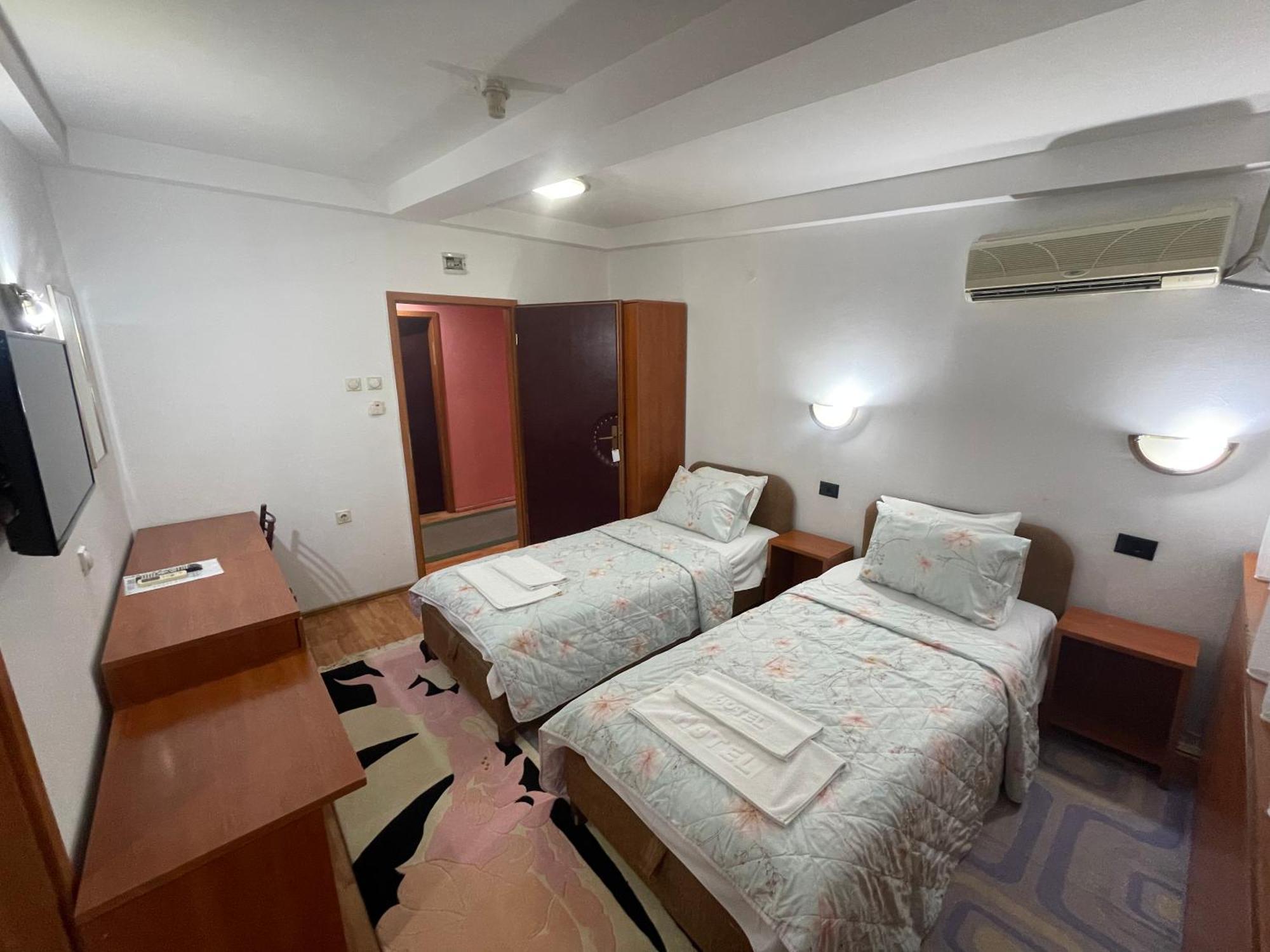 Hotel Square Скоп'є Екстер'єр фото