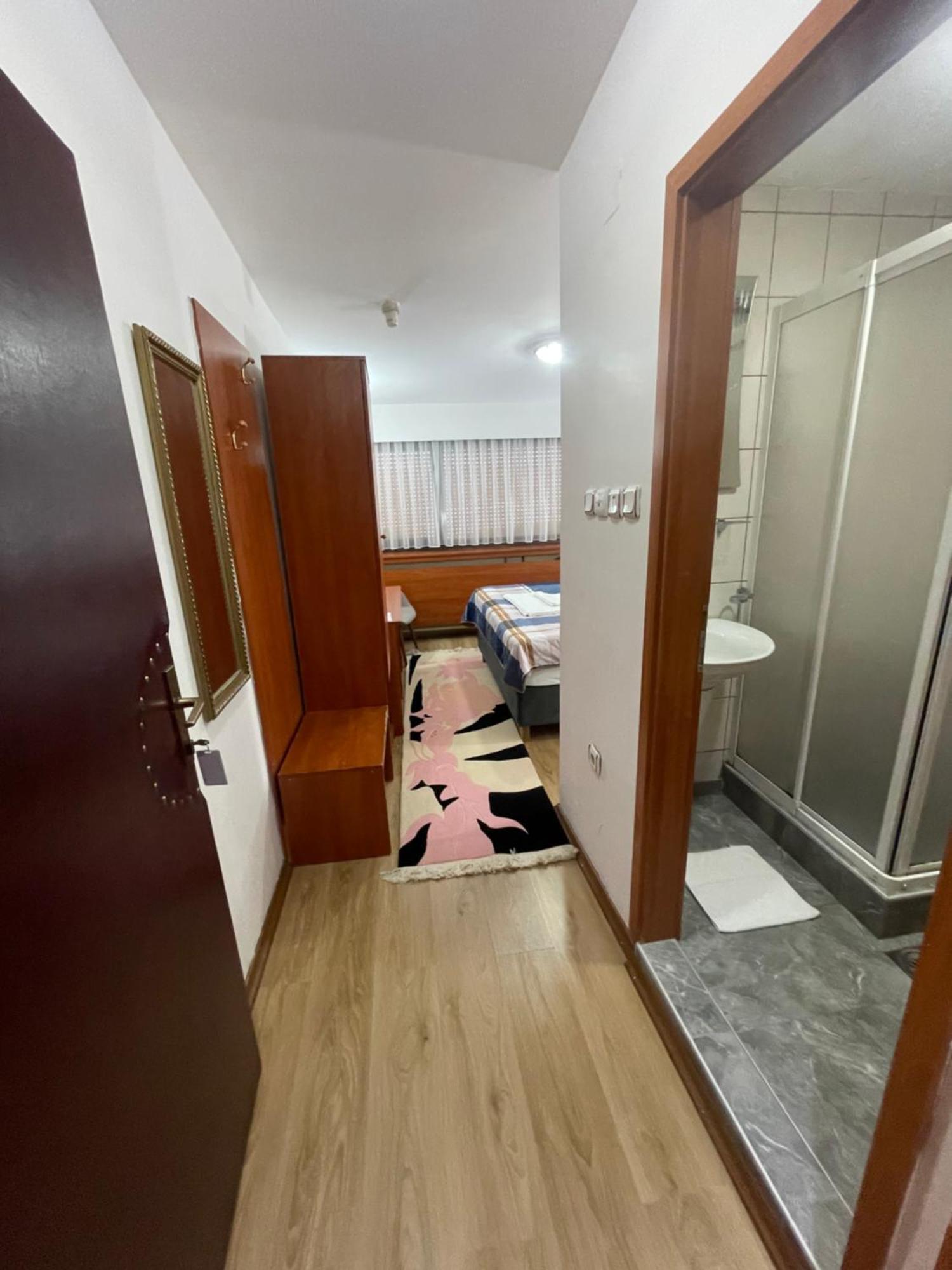 Hotel Square Скоп'є Екстер'єр фото
