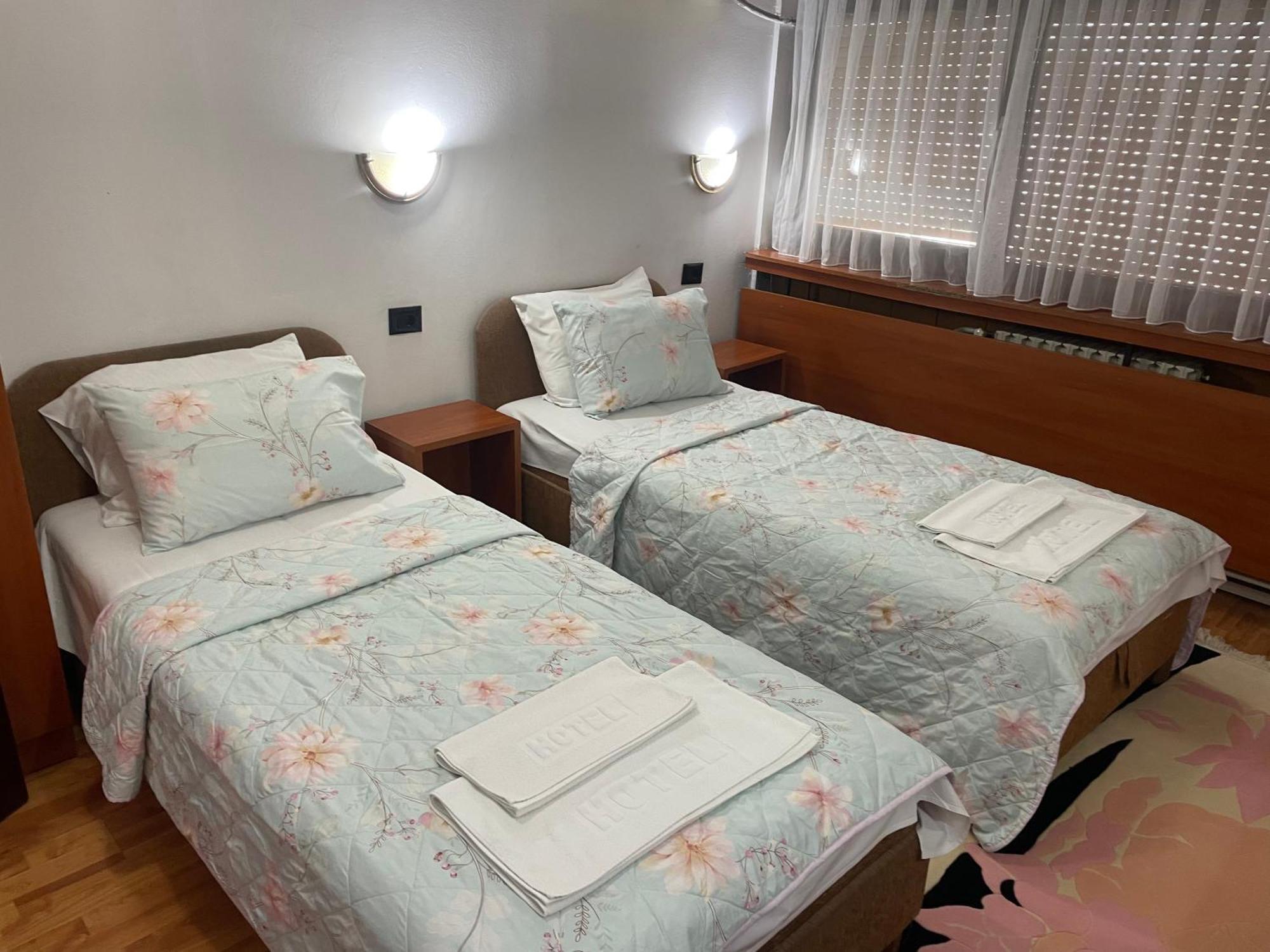 Hotel Square Скоп'є Екстер'єр фото
