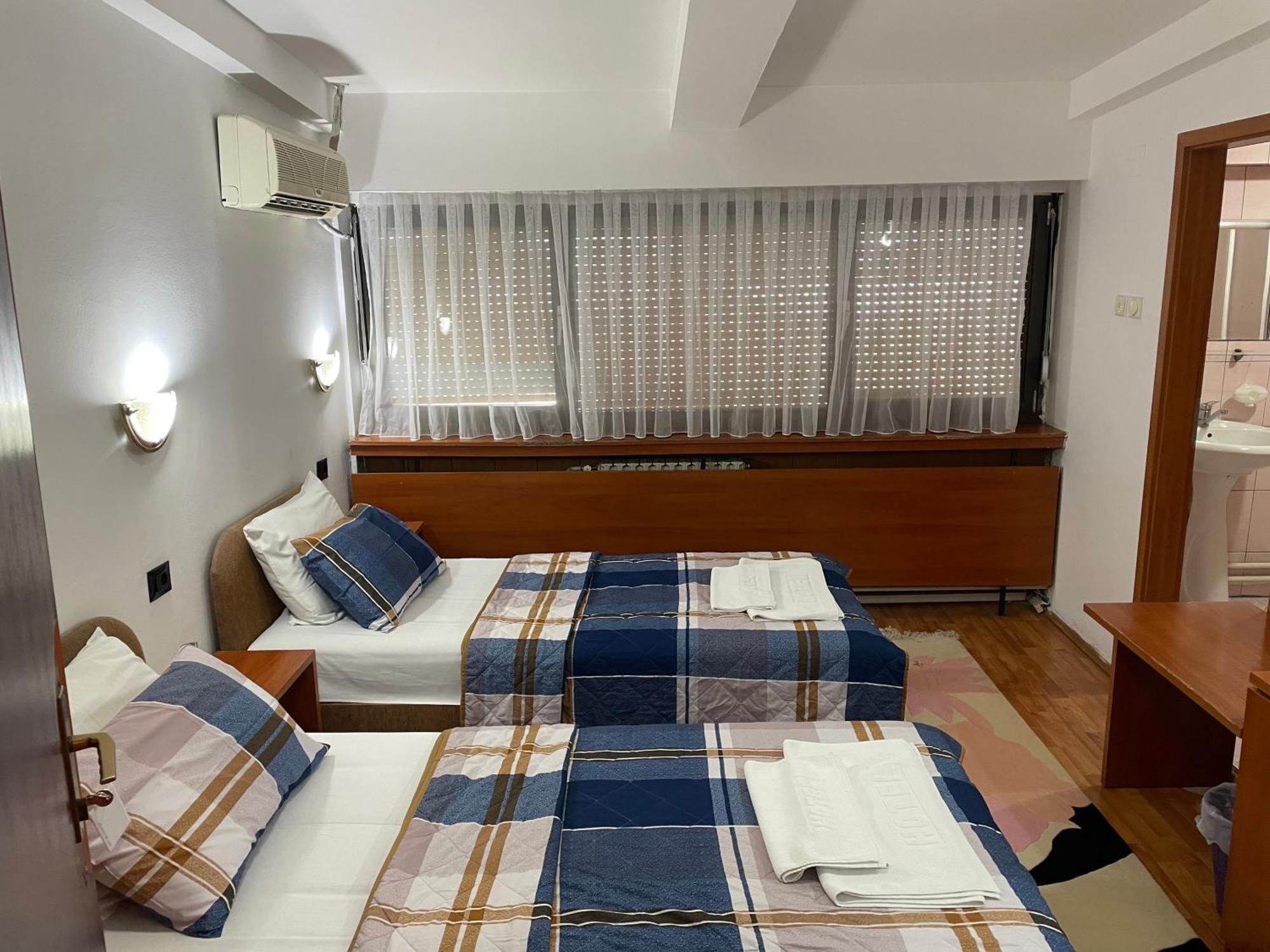 Hotel Square Скоп'є Екстер'єр фото