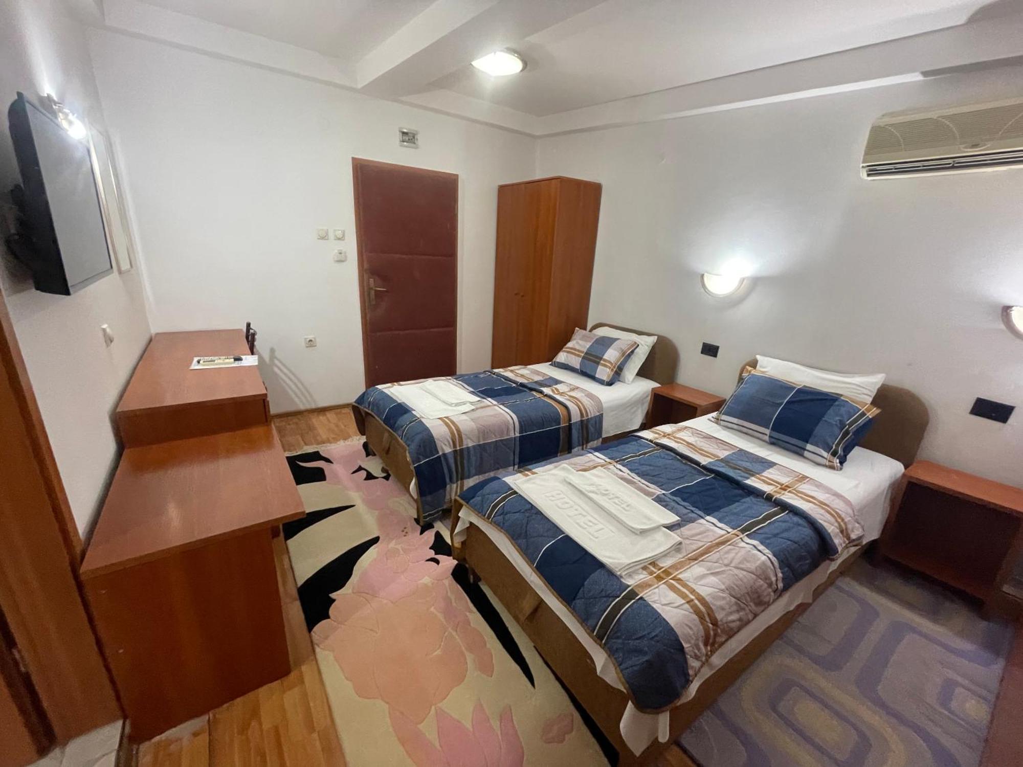 Hotel Square Скоп'є Екстер'єр фото