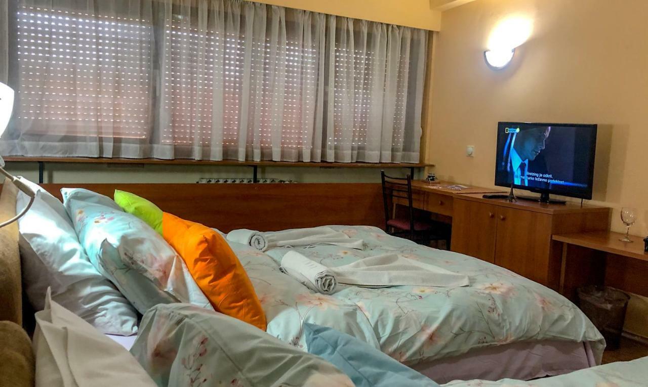 Hotel Square Скоп'є Екстер'єр фото