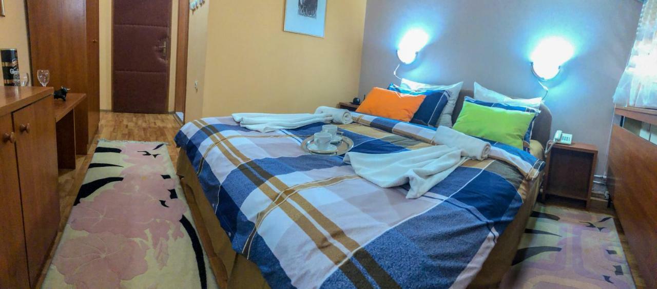 Hotel Square Скоп'є Екстер'єр фото