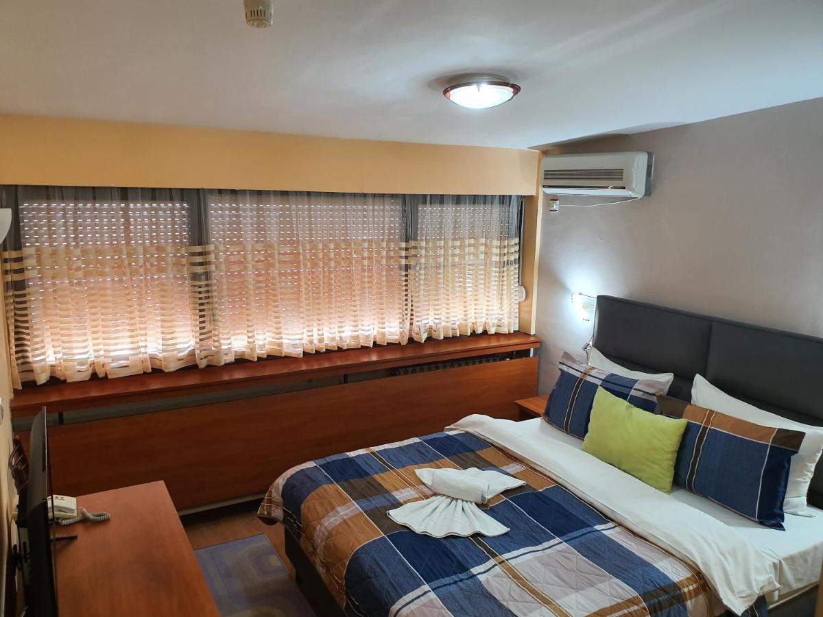 Hotel Square Скоп'є Екстер'єр фото