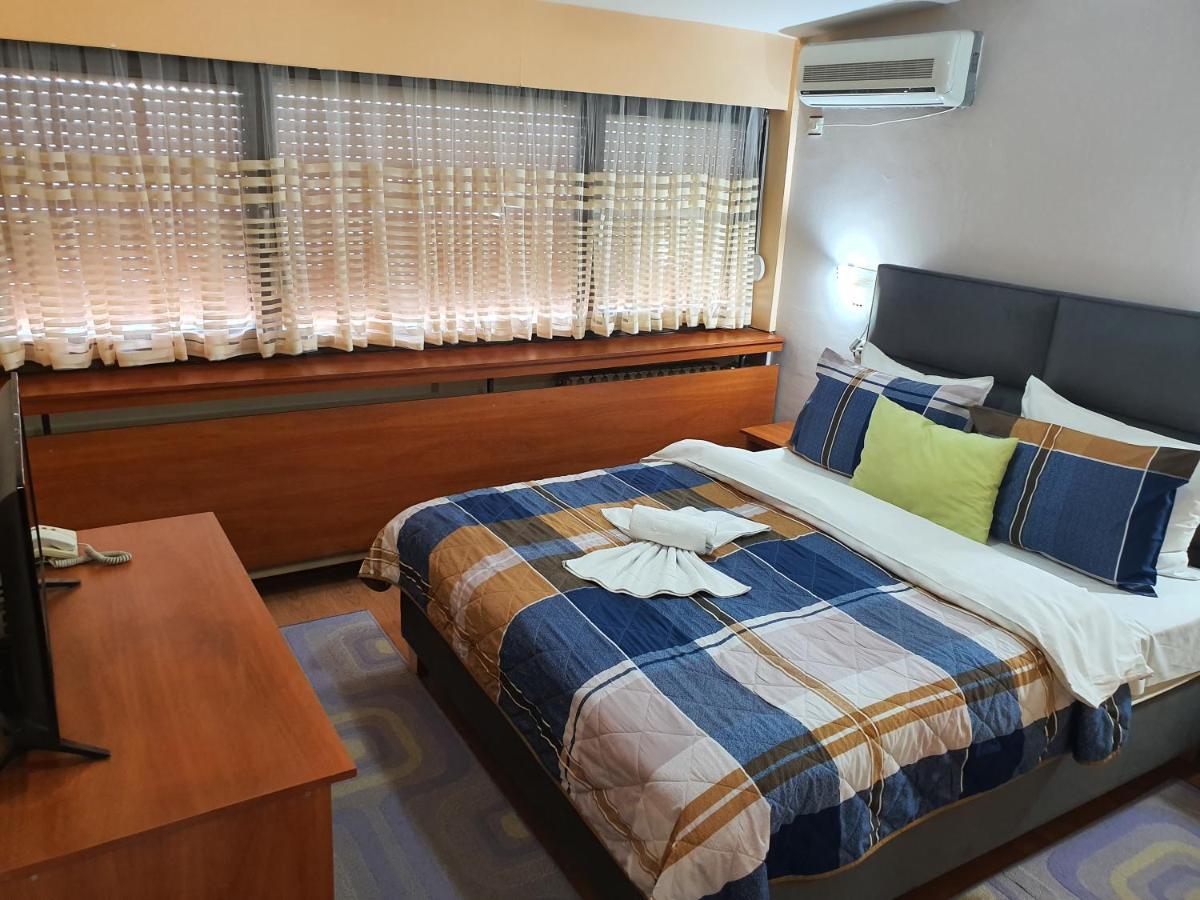 Hotel Square Скоп'є Екстер'єр фото