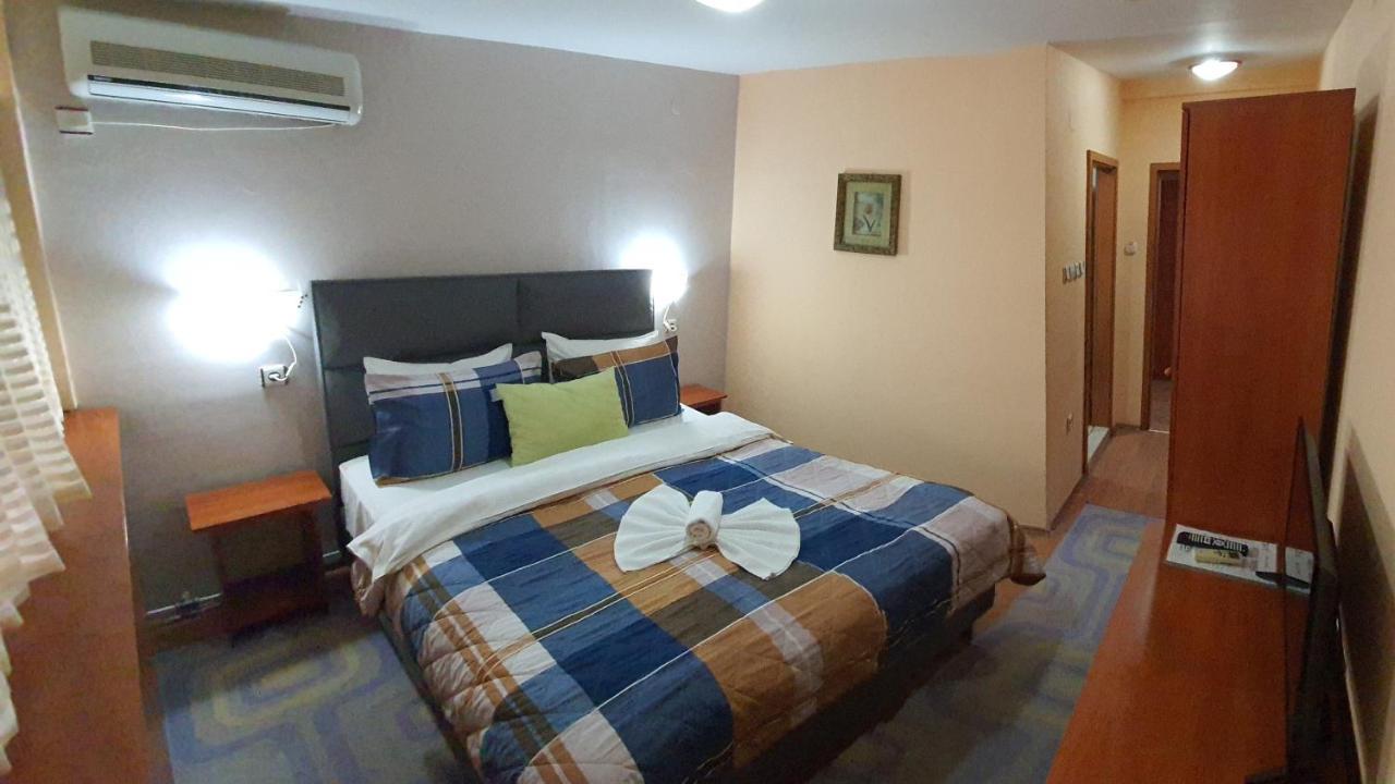Hotel Square Скоп'є Екстер'єр фото