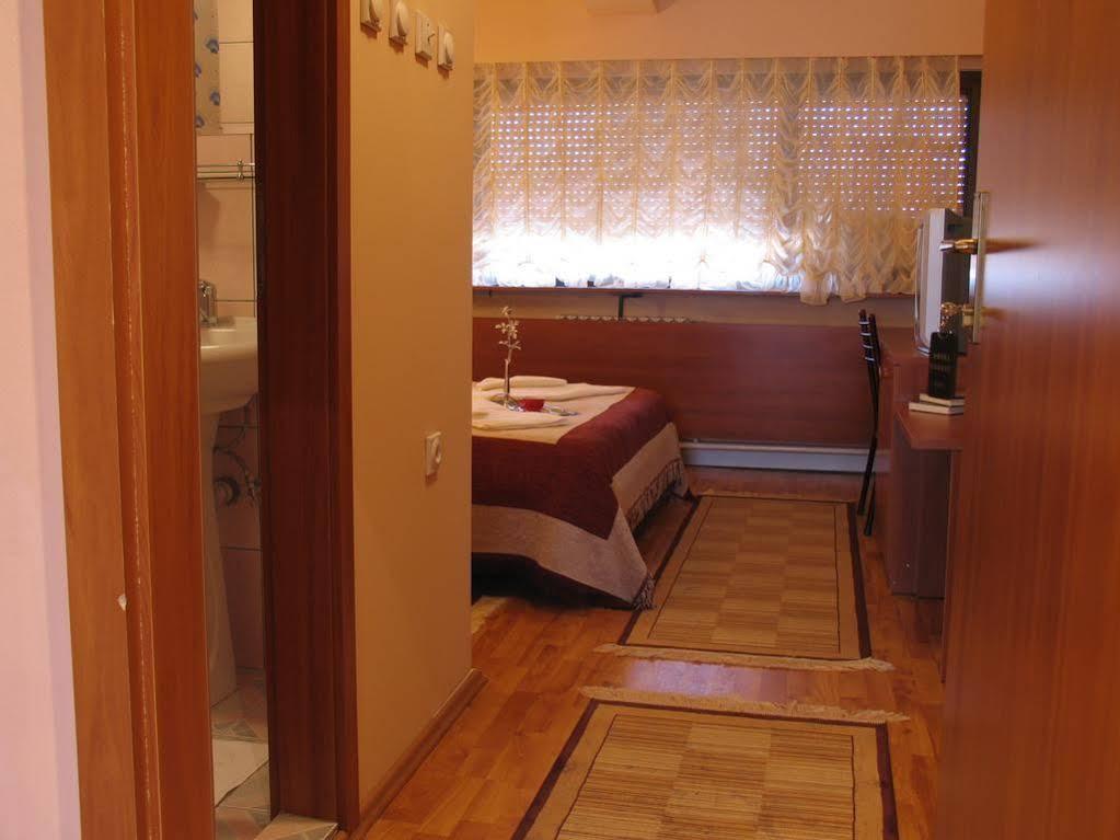 Hotel Square Скоп'є Екстер'єр фото
